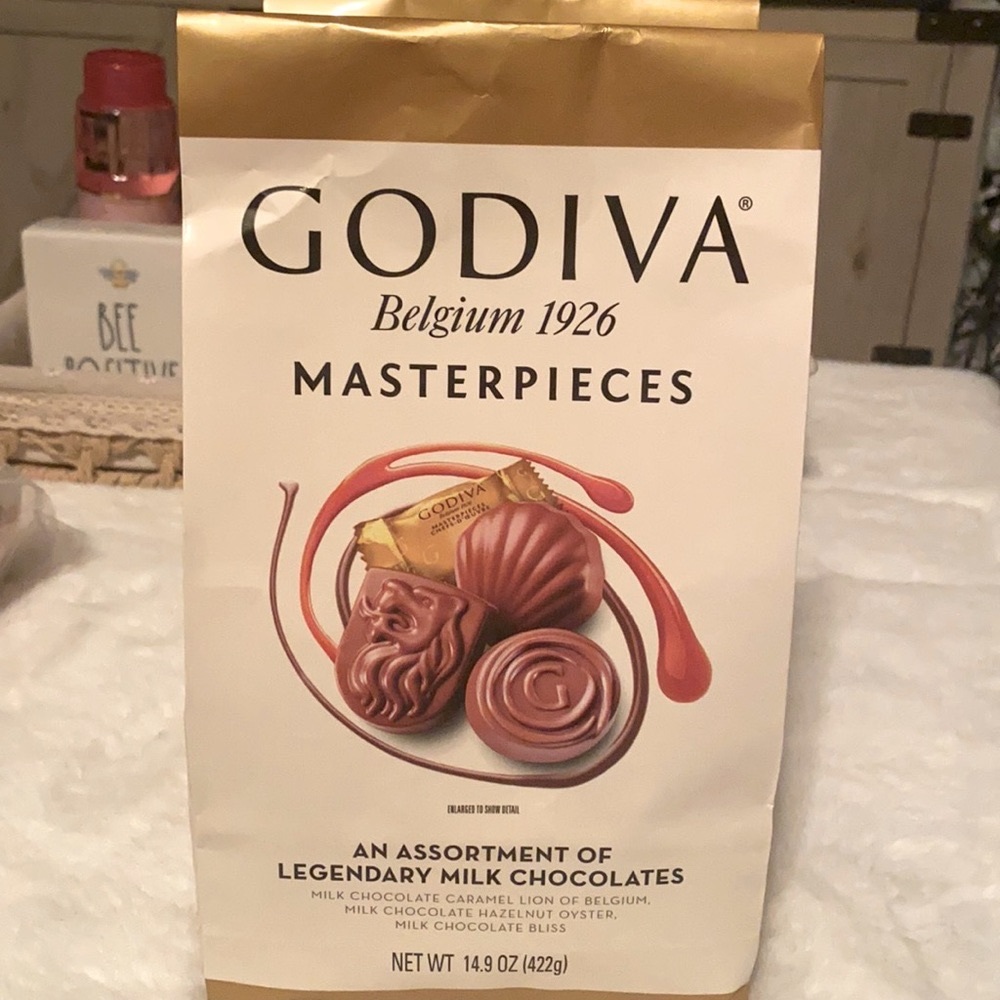 Godiva assortment of legendary milk chocolates 14.9 oz
